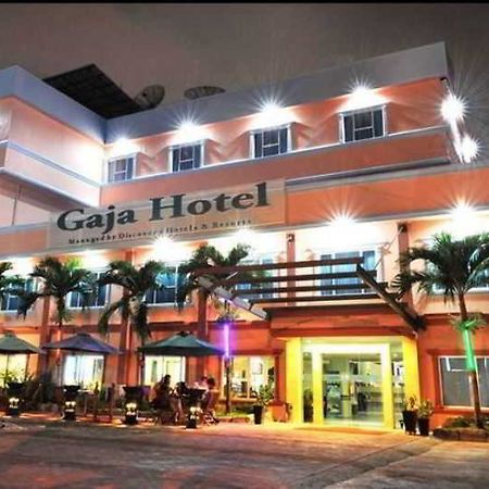 Gaja Hotel Pekanbaru Ngoại thất bức ảnh