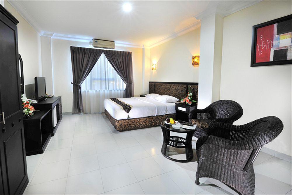 Gaja Hotel Pekanbaru Ngoại thất bức ảnh