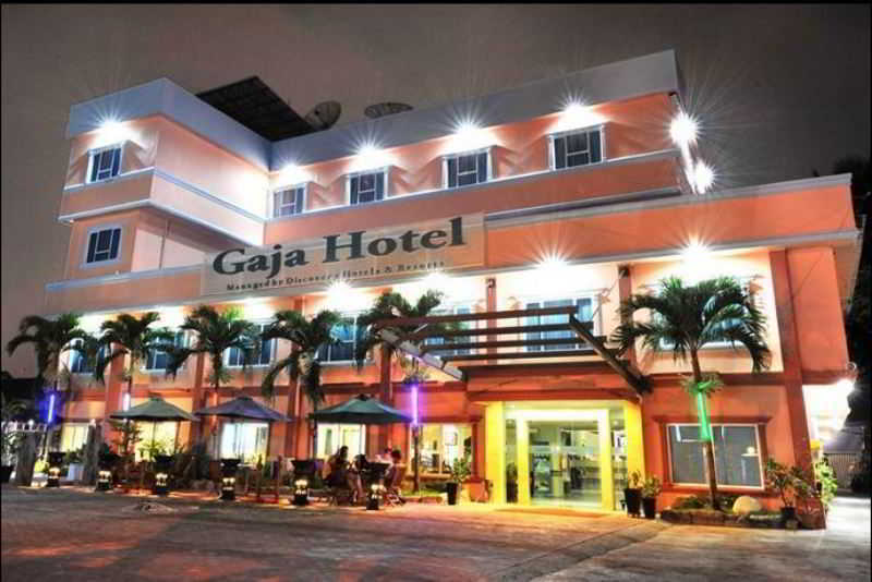 Gaja Hotel Pekanbaru Ngoại thất bức ảnh