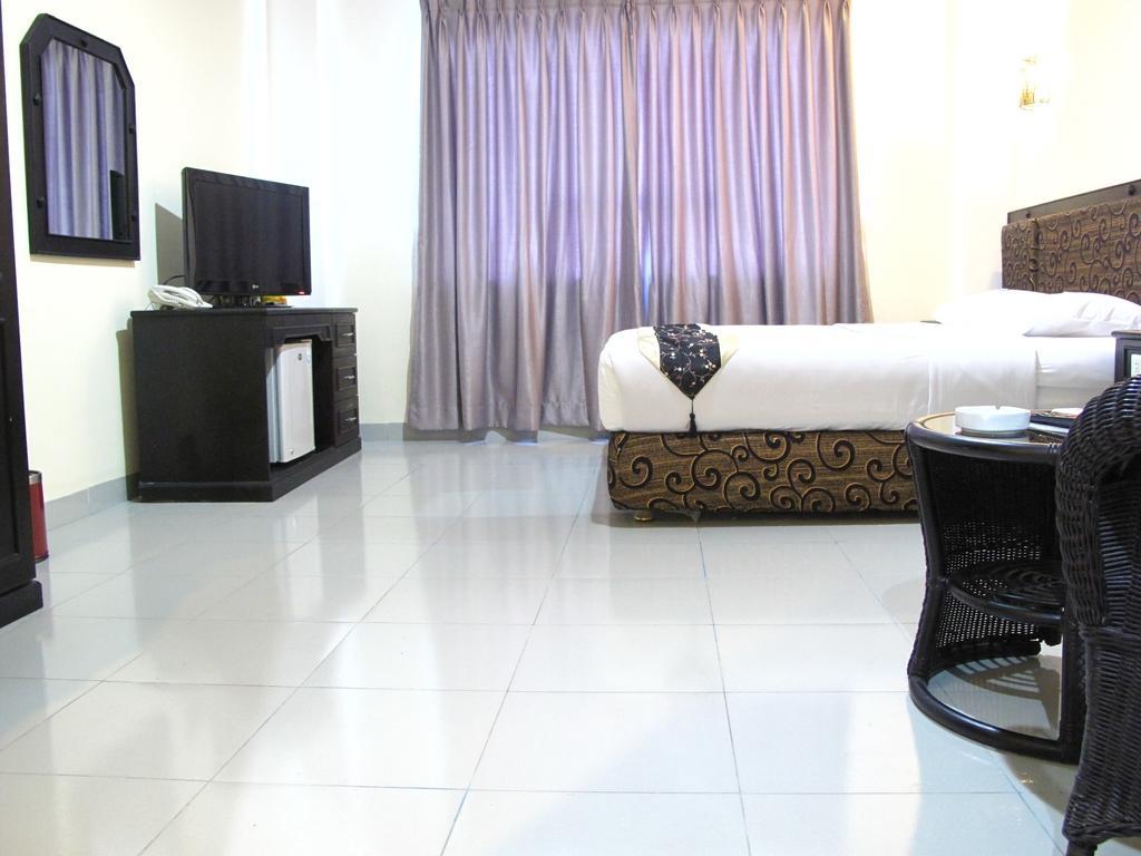 Gaja Hotel Pekanbaru Ngoại thất bức ảnh