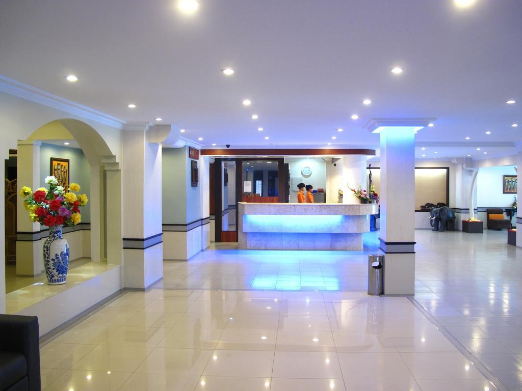 Gaja Hotel Pekanbaru Ngoại thất bức ảnh