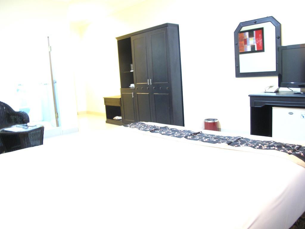 Gaja Hotel Pekanbaru Ngoại thất bức ảnh