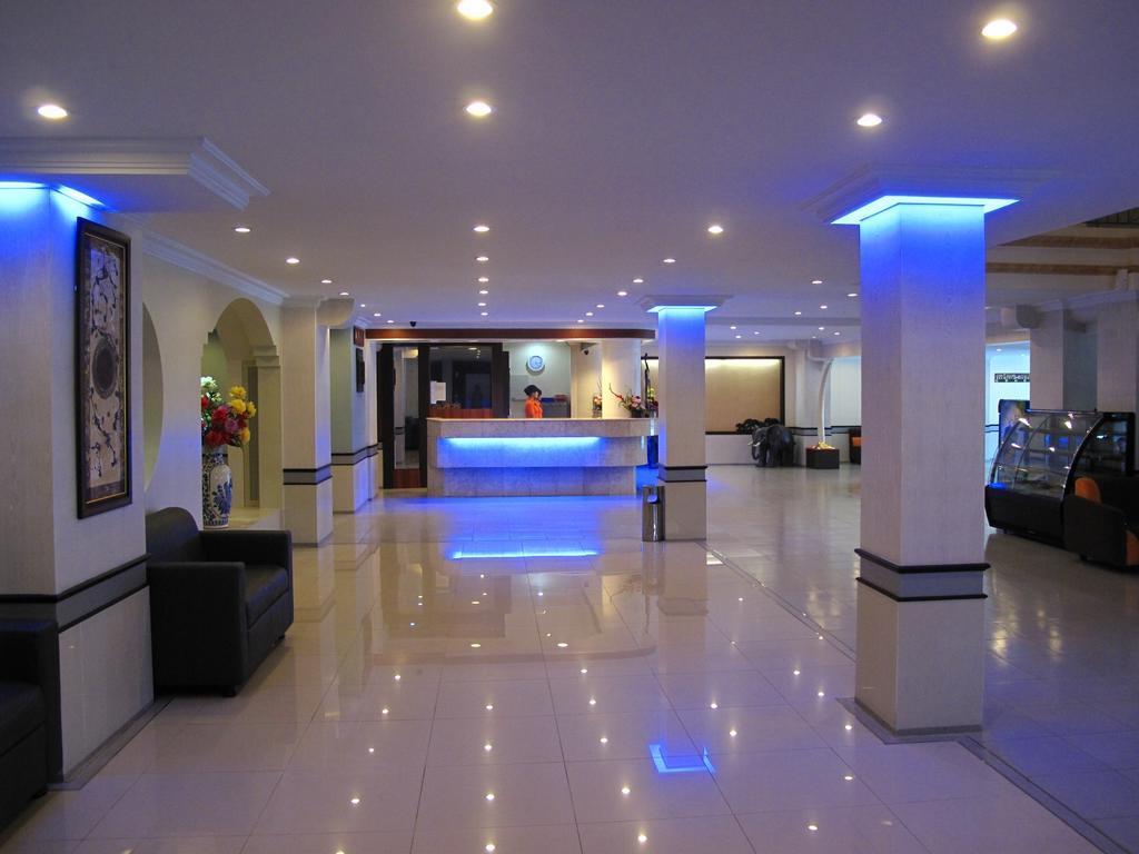 Gaja Hotel Pekanbaru Ngoại thất bức ảnh