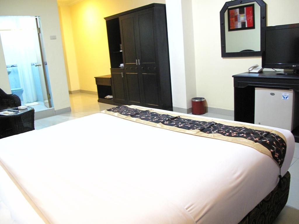 Gaja Hotel Pekanbaru Ngoại thất bức ảnh