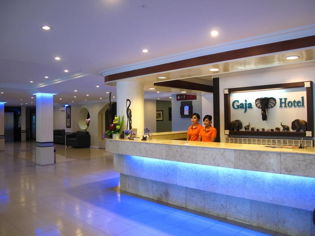Gaja Hotel Pekanbaru Ngoại thất bức ảnh