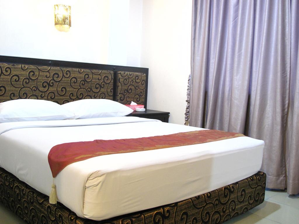Gaja Hotel Pekanbaru Ngoại thất bức ảnh