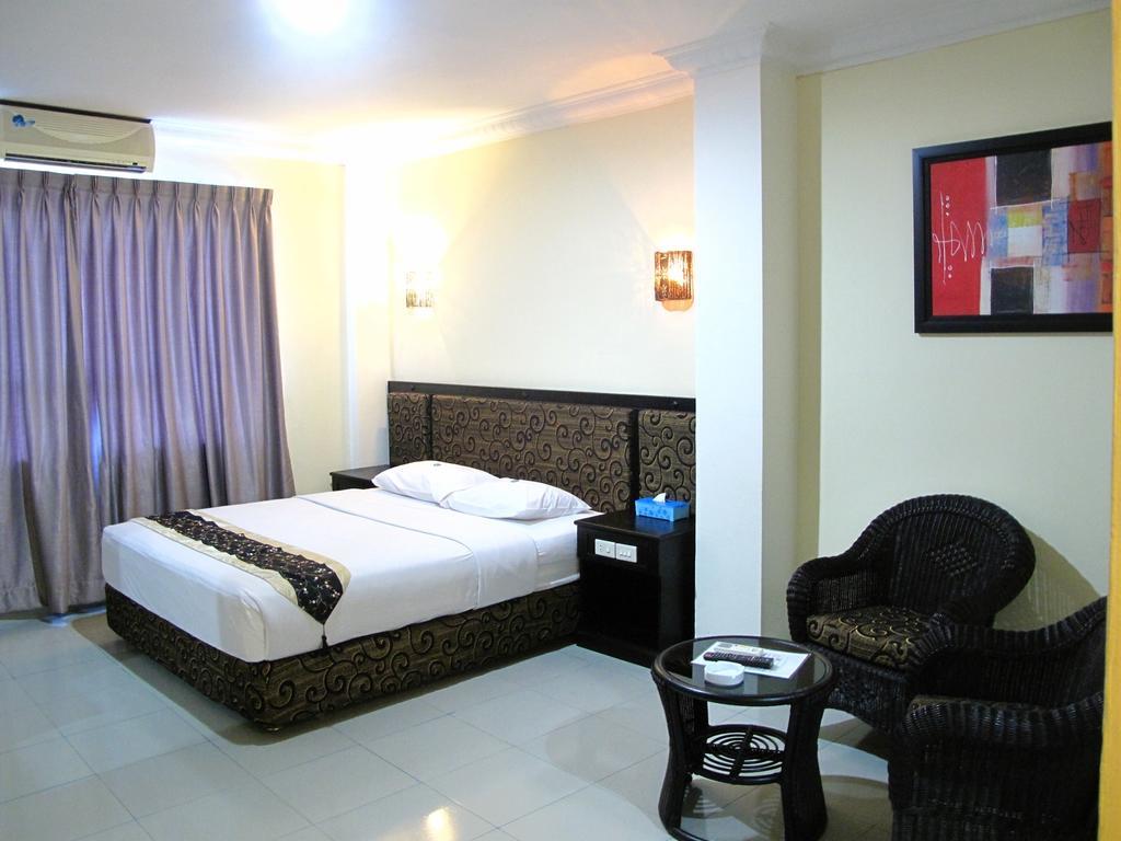 Gaja Hotel Pekanbaru Ngoại thất bức ảnh