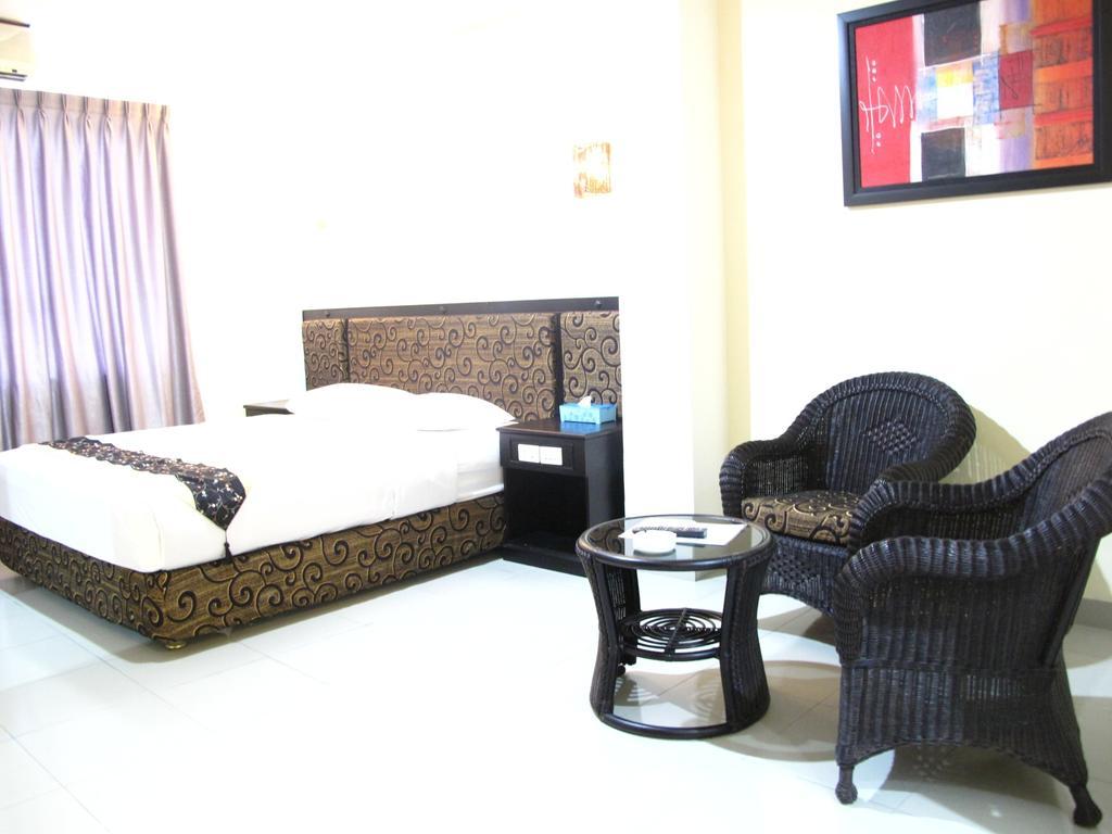 Gaja Hotel Pekanbaru Ngoại thất bức ảnh
