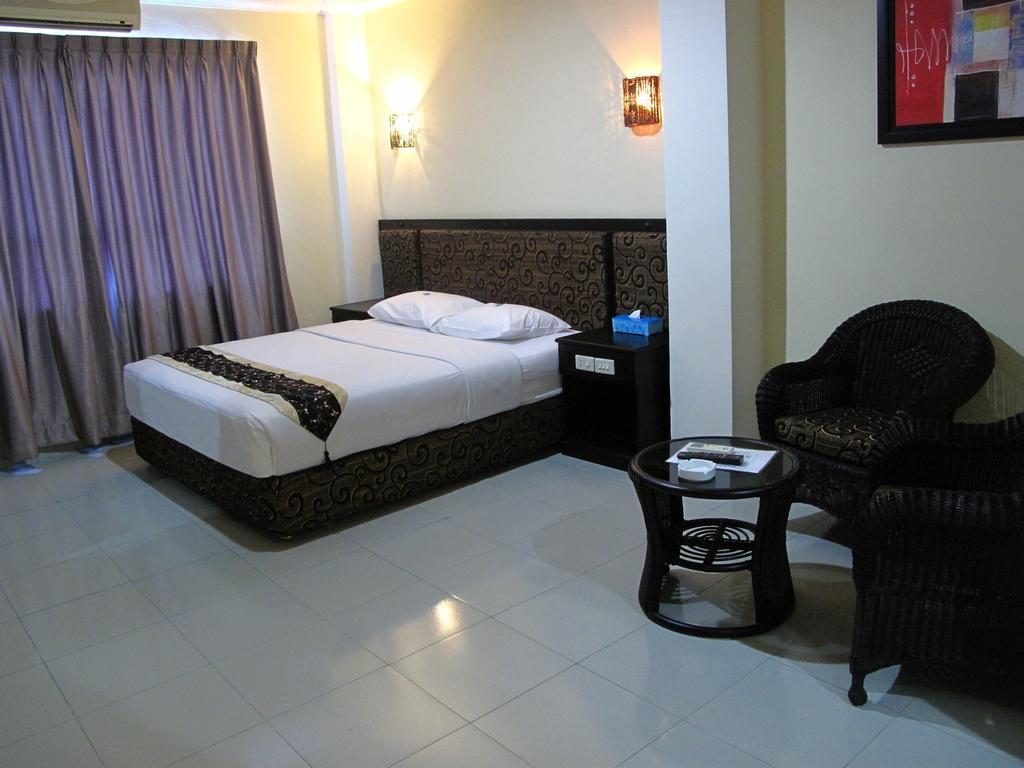 Gaja Hotel Pekanbaru Ngoại thất bức ảnh