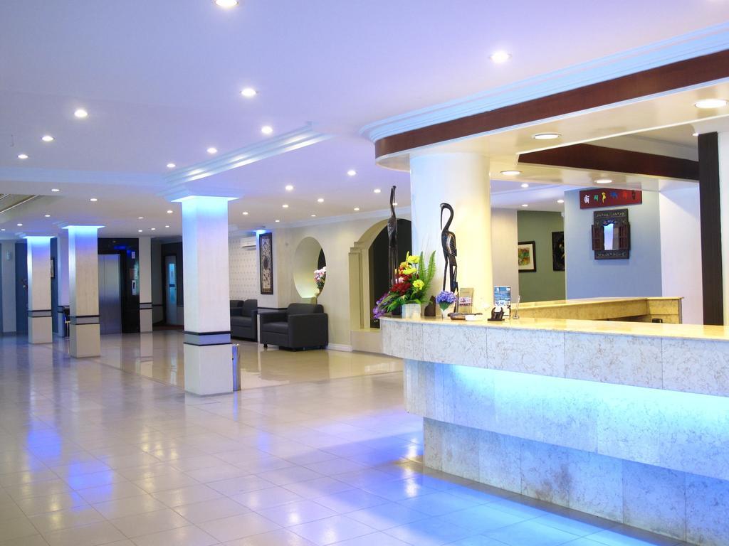 Gaja Hotel Pekanbaru Ngoại thất bức ảnh