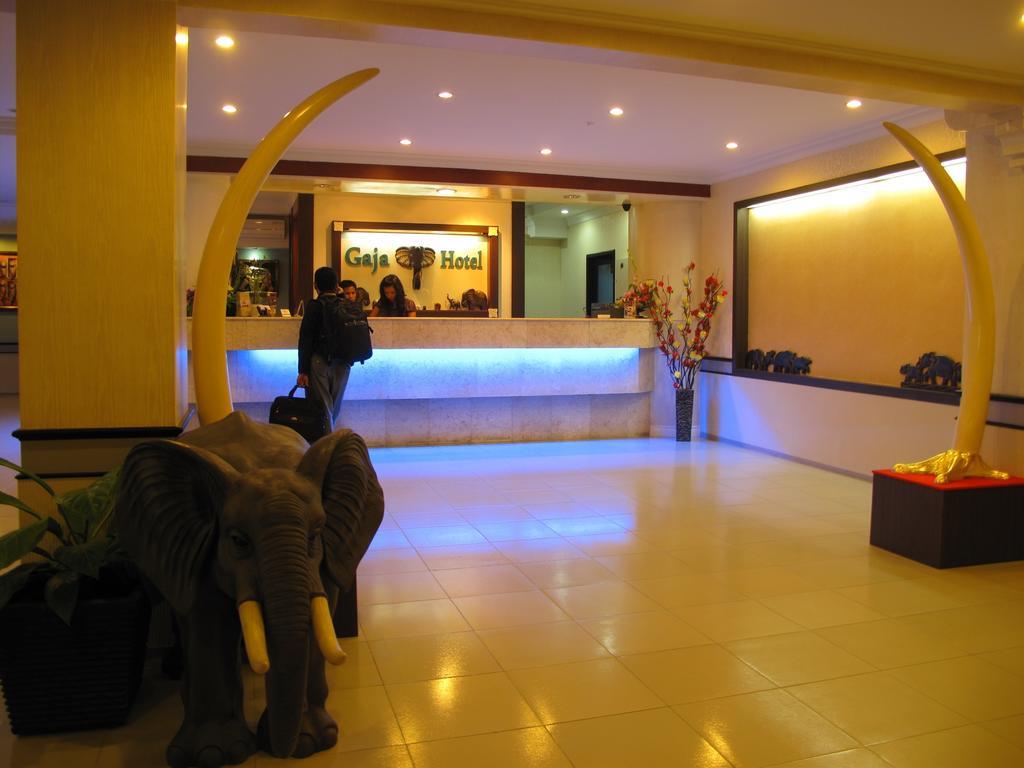 Gaja Hotel Pekanbaru Ngoại thất bức ảnh