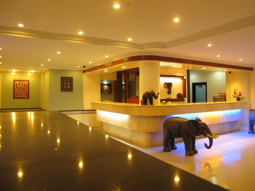 Gaja Hotel Pekanbaru Ngoại thất bức ảnh