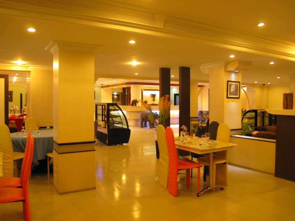 Gaja Hotel Pekanbaru Ngoại thất bức ảnh