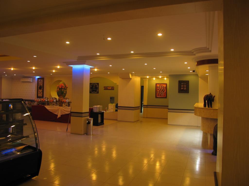 Gaja Hotel Pekanbaru Ngoại thất bức ảnh