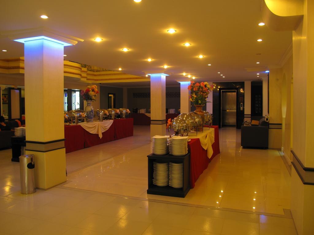 Gaja Hotel Pekanbaru Ngoại thất bức ảnh