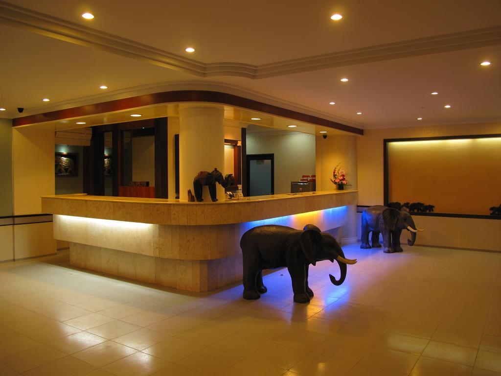 Gaja Hotel Pekanbaru Ngoại thất bức ảnh