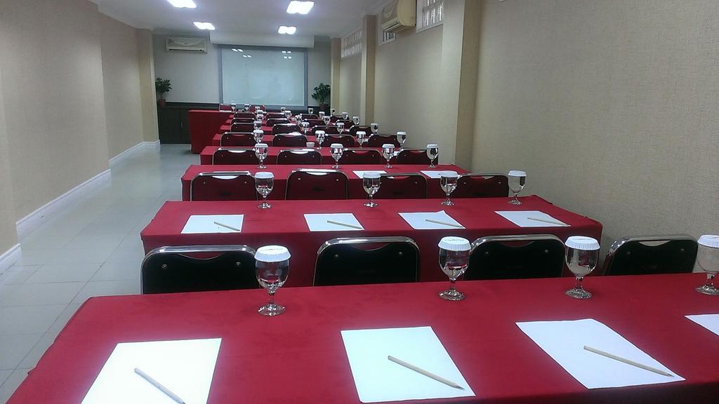 Gaja Hotel Pekanbaru Ngoại thất bức ảnh
