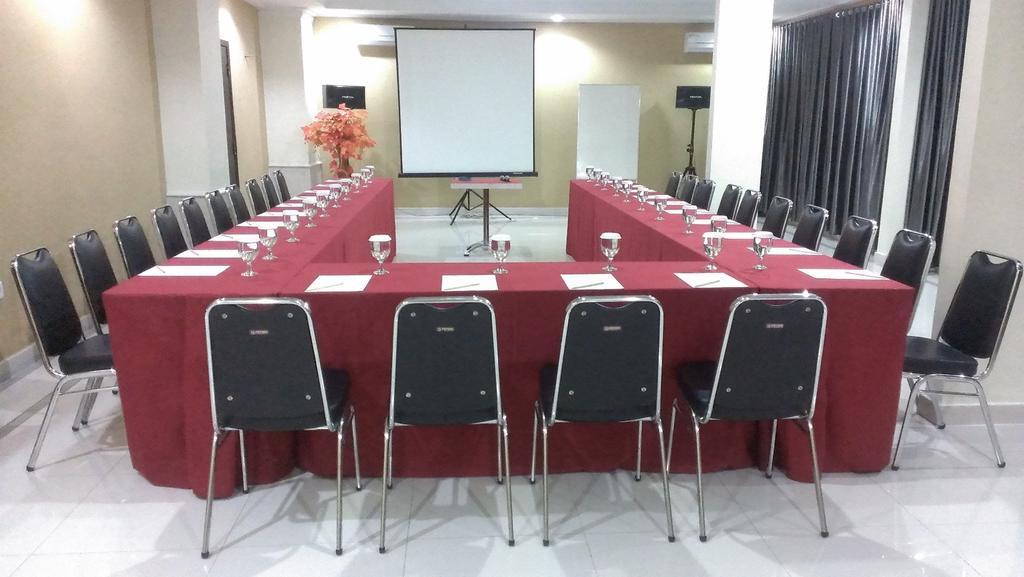 Gaja Hotel Pekanbaru Ngoại thất bức ảnh
