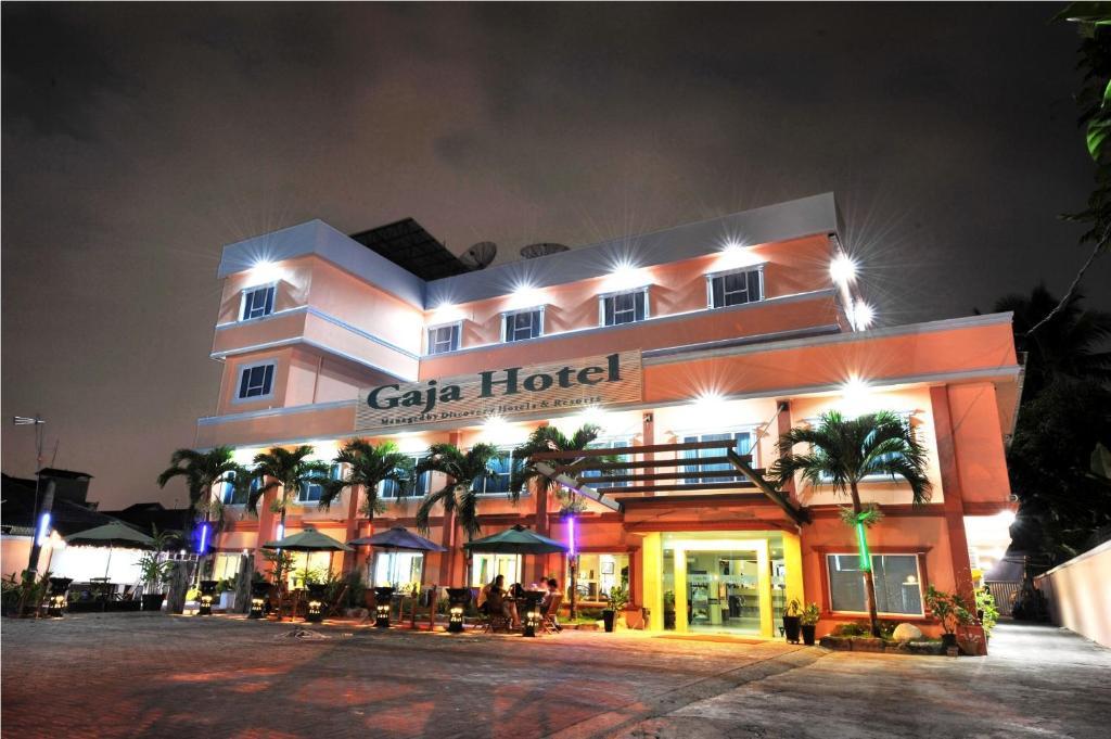 Gaja Hotel Pekanbaru Ngoại thất bức ảnh