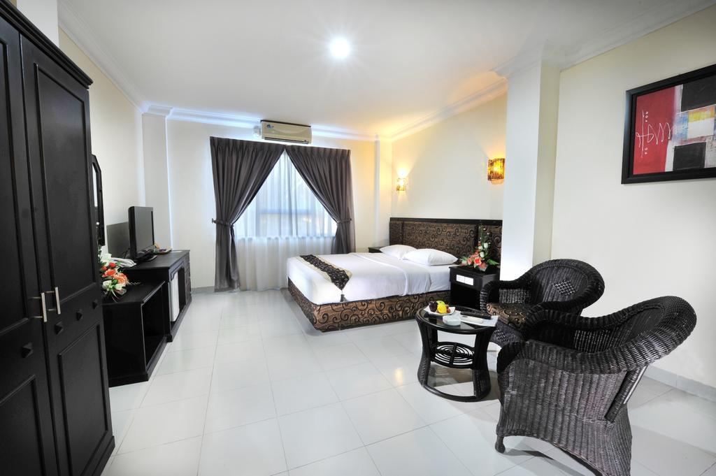Gaja Hotel Pekanbaru Ngoại thất bức ảnh
