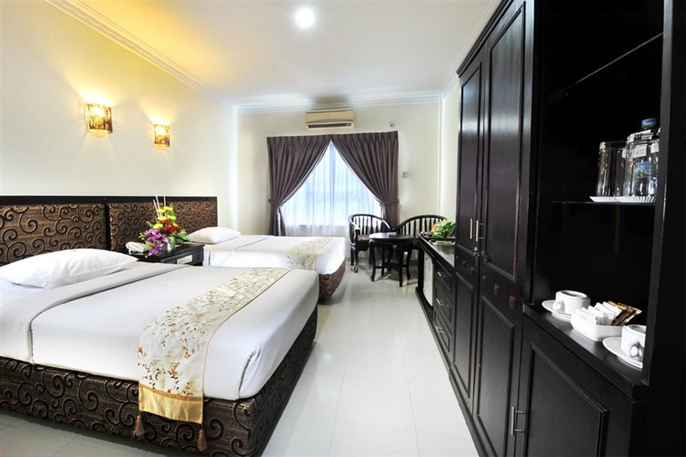 Gaja Hotel Pekanbaru Ngoại thất bức ảnh