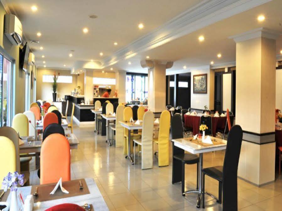 Gaja Hotel Pekanbaru Ngoại thất bức ảnh